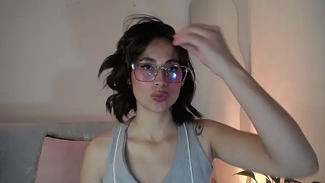 LunaVice  online show from June 18, 2026, 1:26 pm