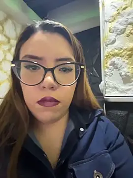 AliceMtz online show from May 15, 2026, 8:49 pm