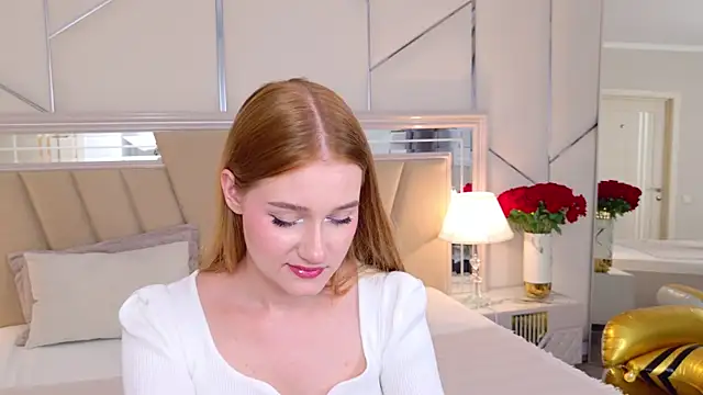 EmmiliRosse online show from July 14, 2026, 5:29 pm