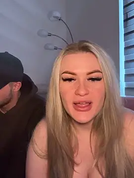 SexyCouple1910 online show from April 18, 2026, 5:11 am