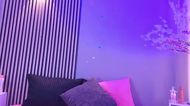 JadeHearrt online show from May 15, 2026, 6:26 pm