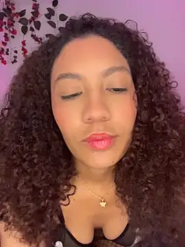 Snapshot of Daphnne_Curly chatting on June 6, 2026, 4:39 am Daphnne Curly online show from June 6, 2026, 4:39 am