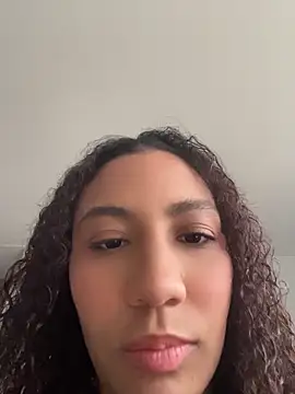 Snapshot of Daphnne_Curly chatting on June 7, 2026, 10:46 pm Daphnne Curly online show from June 7, 2026, 10:46 pm