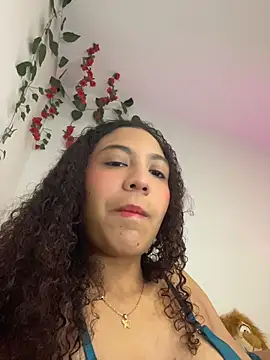Snapshot of Daphnne_Curly chatting on June 10, 2026, 6:01 am Daphnne Curly online show from June 10, 2026, 6:01 am