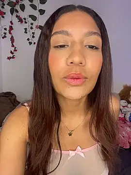 Snapshot of Daphnne_Curly chatting on June 27, 2026, 2:05 am Daphnne Curly online show from June 27, 2026, 2:05 am