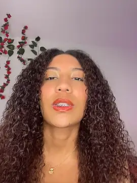 Snapshot of Daphnne_Curly chatting on July 5, 2026, 3:34 am Daphnne Curly online show from July 5, 2026, 3:34 am