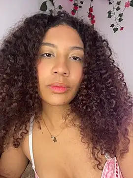 Snapshot of Daphnne_Curly chatting on July 9, 2026, 2:59 am Daphnne Curly online show from July 9, 2026, 2:59 am