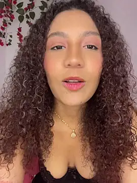 Snapshot of Daphnne_Curly chatting on July 23, 2026, 1:58 am Daphnne Curly online show from July 23, 2026, 1:58 am