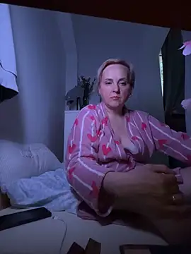 Snapshot of Svetlysvet chatting on April 27, 2026, 3:48 am Svetlysvet online show from April 27, 2026, 3:48 am