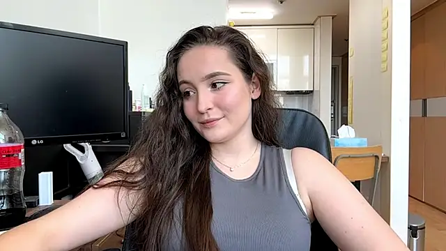 Snapshot of Emilly_Cart chatting on May 15, 2026, 3:35 am Emilly Cart online show from May 15, 2026, 3:35 am