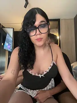 Snapshot of MrJ_Victoria chatting on April 23, 2026, 6:43 pm MrJ Victoria online show from April 23, 2026, 6:43 pm