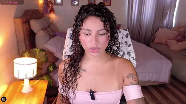 Snapshot of Marivimichel_s chatting on June 9, 2026, 4:40 pm Marivimichel s online show from June 9, 2026, 4:40 pm