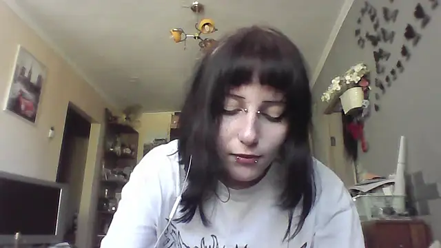 Snapshot of ChargedReign chatting on May 4, 2026, 1:07 pm ChargedReign online show from May 4, 2026, 1:07 pm