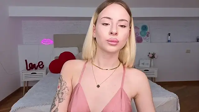 Bella crazyy online show from May 26, 2026, 8:38 pm