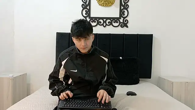 LunayDream online show from May 23, 2026, 11:36 am