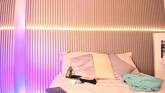 MiaJacksson online show from July 28, 2026, 8:34 pm