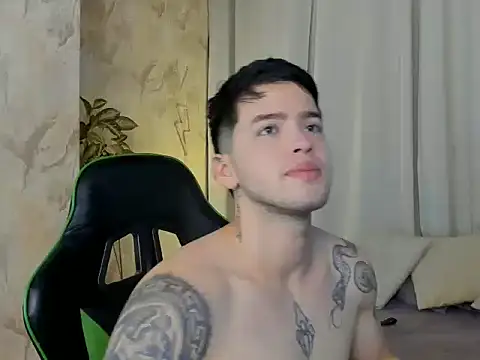 RONNY COLTON online show from May 3, 2026, 11:22 pm
