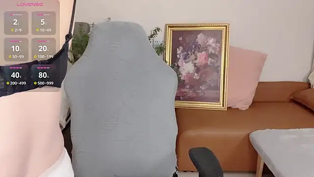 Puppy-kiss online show from April 21, 2026, 10:43 am