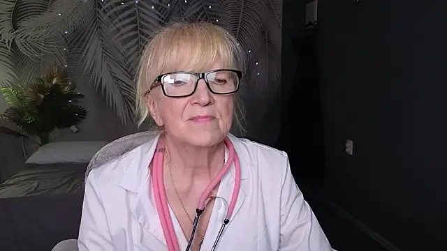 Snapshot of Dr_Mireille chatting on May 16, 2026, 10:36 am Dr Mireille online show from May 16, 2026, 10:36 am