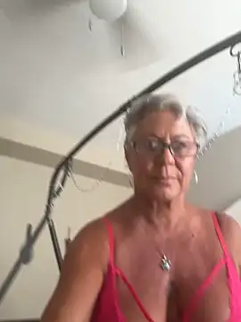 SilverRain  online show from April 22, 2026, 3:02 pm