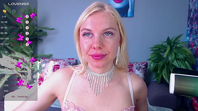 Snapshot of FromRussia chatting on July 15, 2026, 1:33 am FromRussia online show from July 15, 2026, 1:33 am