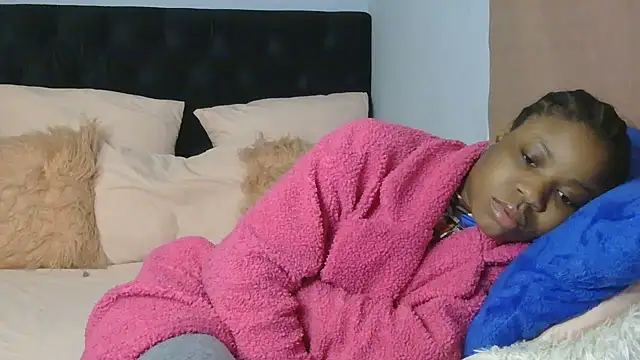 julianaa19 online show from June 22, 2026, 5:37 am