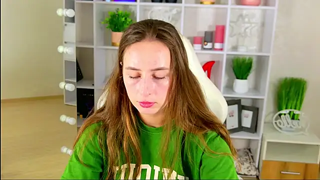 Snapshot of NadinnL chatting on August 2, 2026, 5:39 am NadinnL online show from August 2, 2026, 5:39 am