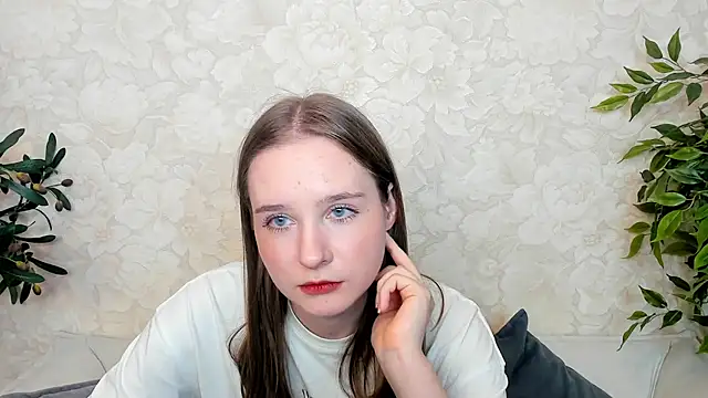 AyanaHocke online show from April 21, 2026, 1:06 pm