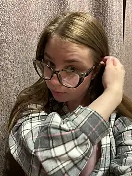 Snapshot of Boobsy_girl chatting on May 5, 2026, 10:18 pm Boobsy girl online show from May 5, 2026, 10:18 pm