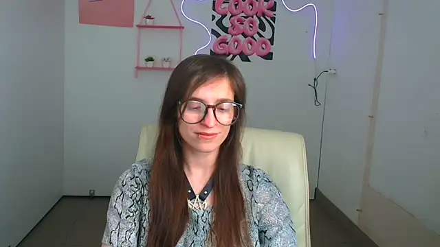 Luna Tantra online show from June 19, 2026, 10:35 pm