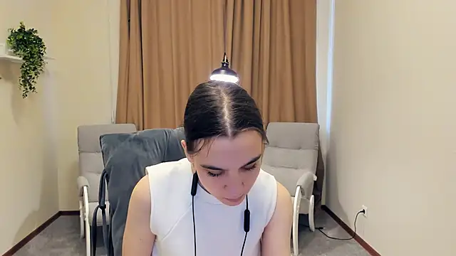 MarianHenaire online show from April 23, 2026, 11:31 am