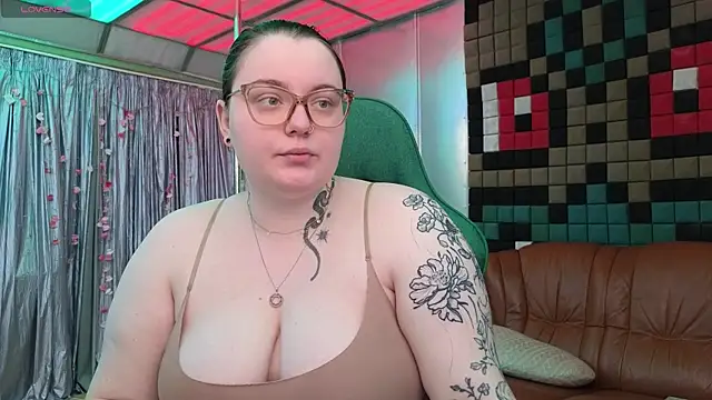 CatherineClaire online show from May 14, 2026, 11:06 am