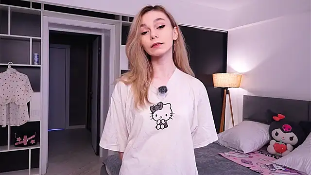 DarlineHoldness online show from April 21, 2026, 5:36 am