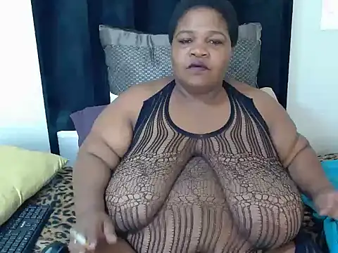 BBWMIDGET40 online show from May 20, 2026, 9:26 am