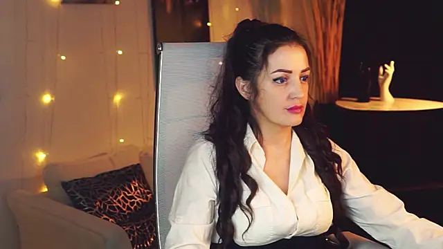 AureliaVane online show from May 19, 2026, 3:51 pm