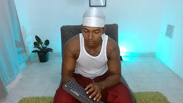 zoriel bigcock online show from May 3, 2026, 7:31 pm