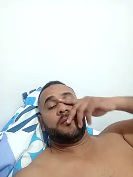 travieso2828 online show from April 22, 2026, 3:42 am