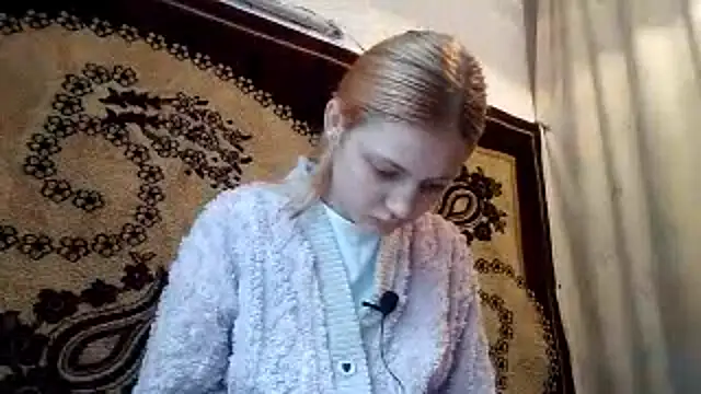 Snapshot of LunaLaday chatting on May 12, 2026, 2:52 am LunaLaday online show from May 12, 2026, 2:52 am