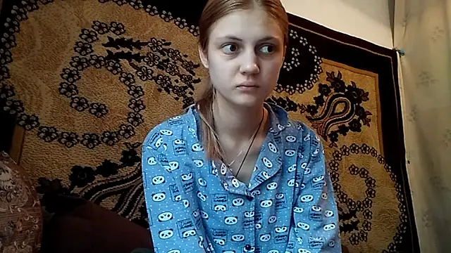 Snapshot of LunaLaday chatting on May 27, 2026, 2:30 am LunaLaday online show from May 27, 2026, 2:30 am