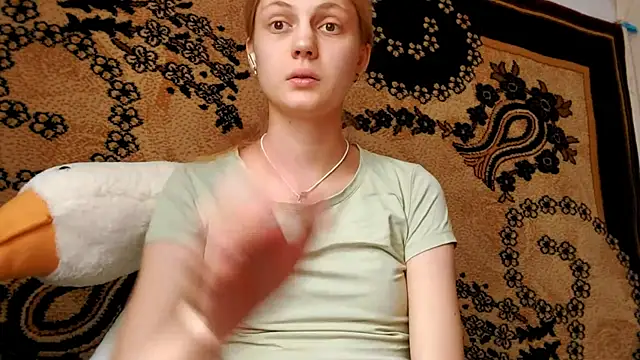 Snapshot of LunaLaday chatting on June 22, 2026, 3:25 am LunaLaday online show from June 22, 2026, 3:25 am
