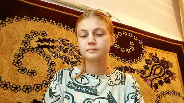 Snapshot of LunaLaday chatting on July 1, 2026, 2:57 am LunaLaday online show from July 1, 2026, 2:57 am