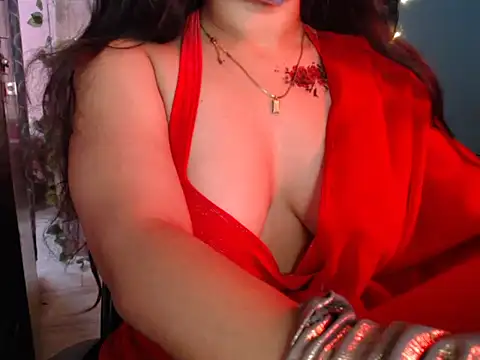 Snapshot of Myra_Luxe chatting on May 23, 2026, 3:01 am Myra Luxe online show from May 23, 2026, 3:01 am