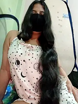 Snapshot of Priya_9945 chatting on May 6, 2026, 5:57 am Priya 9945 online show from May 6, 2026, 5:57 am