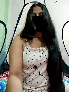 Snapshot of Priya_9945 chatting on May 10, 2026, 5:40 pm Priya 9945 online show from May 10, 2026, 5:40 pm