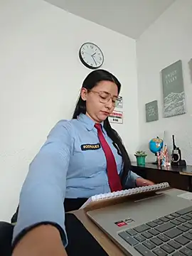 Snapshot of Queen_linda1 chatting on May 21, 2026, 6:26 pm Queen linda1 online show from May 21, 2026, 6:26 pm