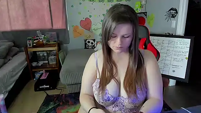 Snapshot of DelilaFields2 chatting on May 3, 2026, 7:42 pm DelilaFields2 online show from May 3, 2026, 7:42 pm