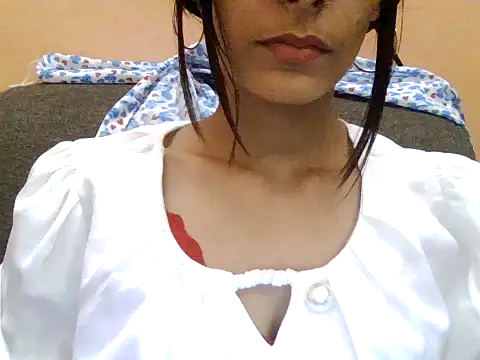 Snapshot of Angle-ria chatting on May 13, 2026, 9:39 am Angle-ria online show from May 13, 2026, 9:39 am