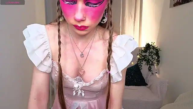 Snapshot of KarenRosee chatting on May 13, 2026, 4:59 pm KarenRosee online show from May 13, 2026, 4:59 pm