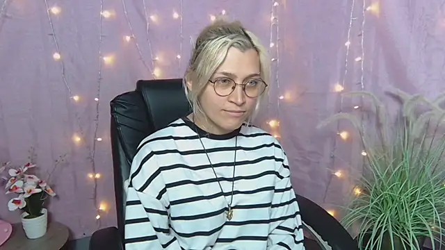 Snapshot of RubyDaviss chatting on May 4, 2026, 8:10 am RubyDaviss online show from May 4, 2026, 8:10 am