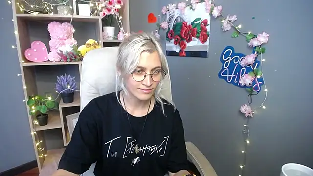 Snapshot of RubyDaviss chatting on May 25, 2026, 12:11 pm RubyDaviss online show from May 25, 2026, 12:11 pm